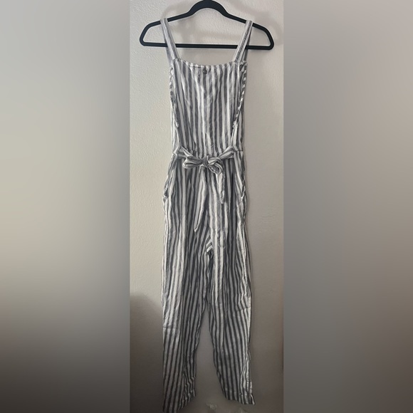Roxy Jumpsuit pin stripped w/ pockets!! - Picture 3 of 4